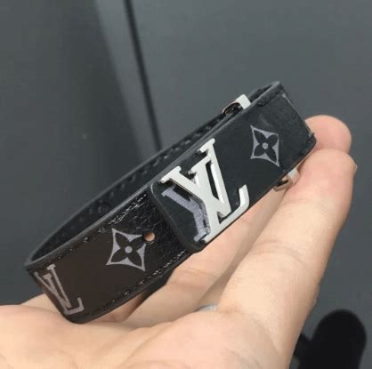 Question about bracelet on LV reps 